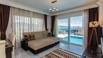 Alanya Castle Apartment (3 Person) | Premium bedding, minibar, in-room safe, free WiFi