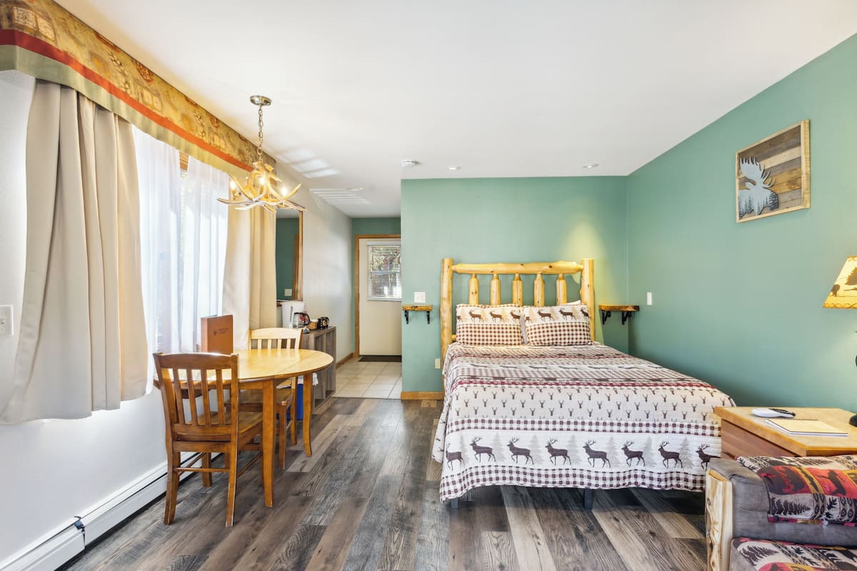 Basic-Zimmer, Flussblick (Economy Room - Ground ) | 1 Schlafzimmer, individuell dekoriert, individuell eingerichtet