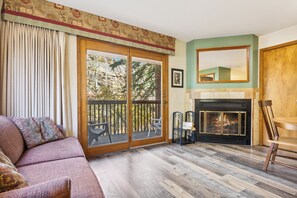 Kitchenette Suite | Individually decorated, individually furnished, laptop workspace - Ponderosa Lodge (Estes Park)