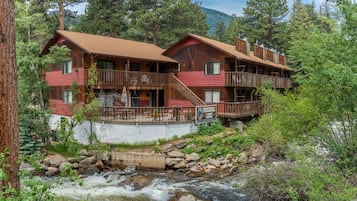 Situated in a forested area, this lodge offers a view of the surrounding nature from its upper-level balcony.