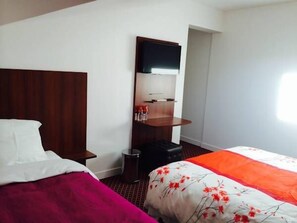 Escritorio, sistema de insonorización y wifi gratis 