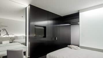 Quarto casal ou duplo standard | Frigobar, cofres nos quartos, individualmente decorados, escrivaninha