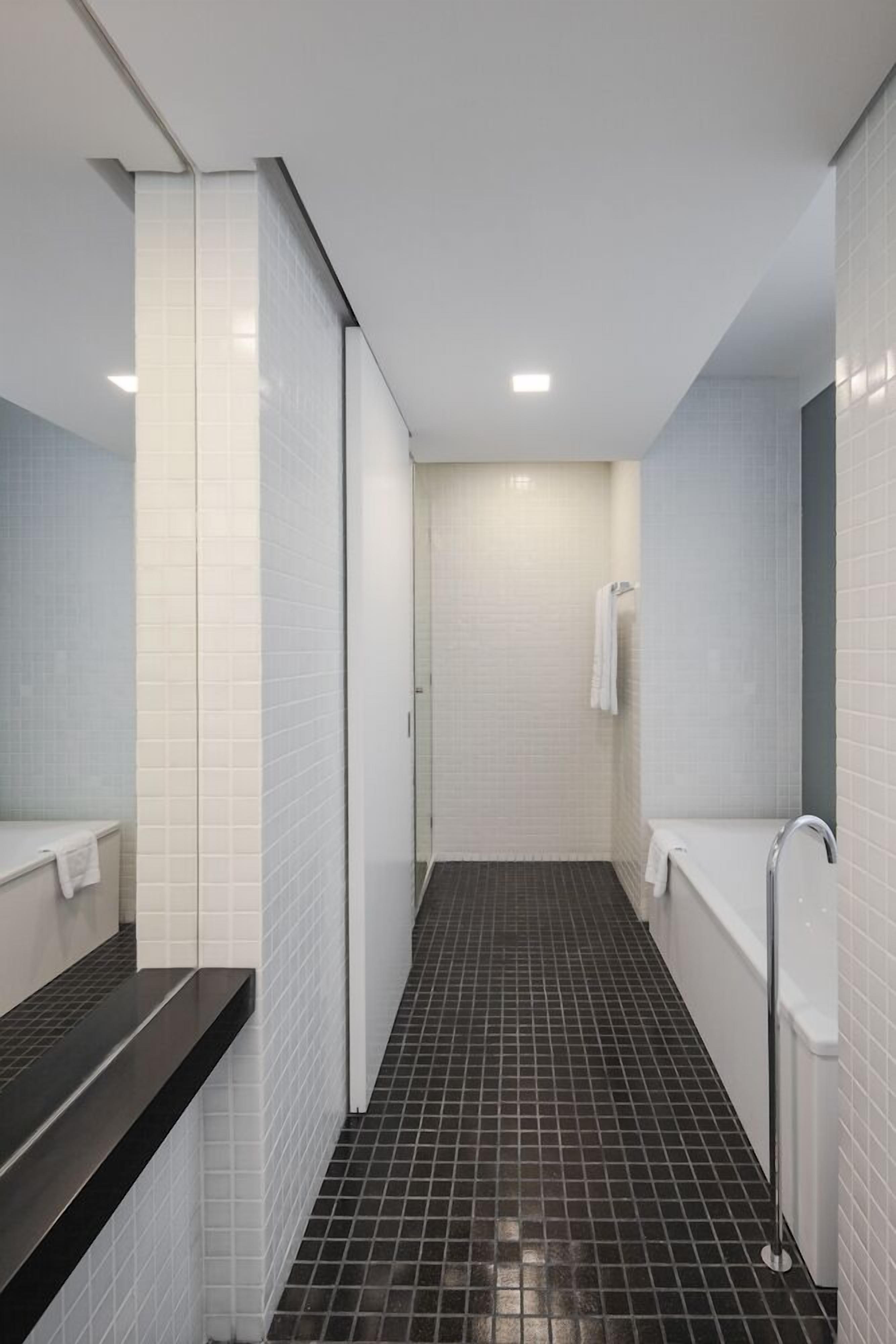 standard studio suite | bathroom | free toiletries, hair dryer, towels