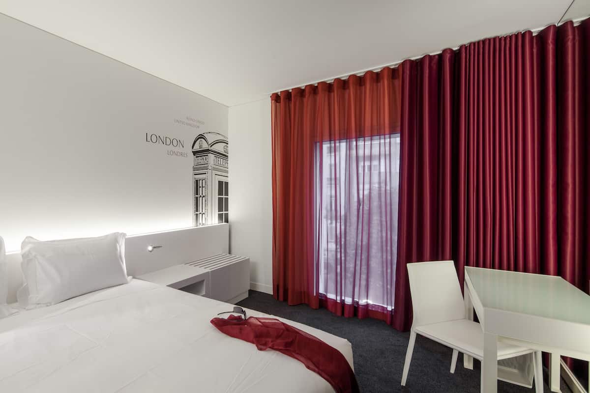 Camera Standard con letto matrimoniale o 2 letti singoli | Minibar, cassaforte in camera, con stile personalizzato, una scrivania