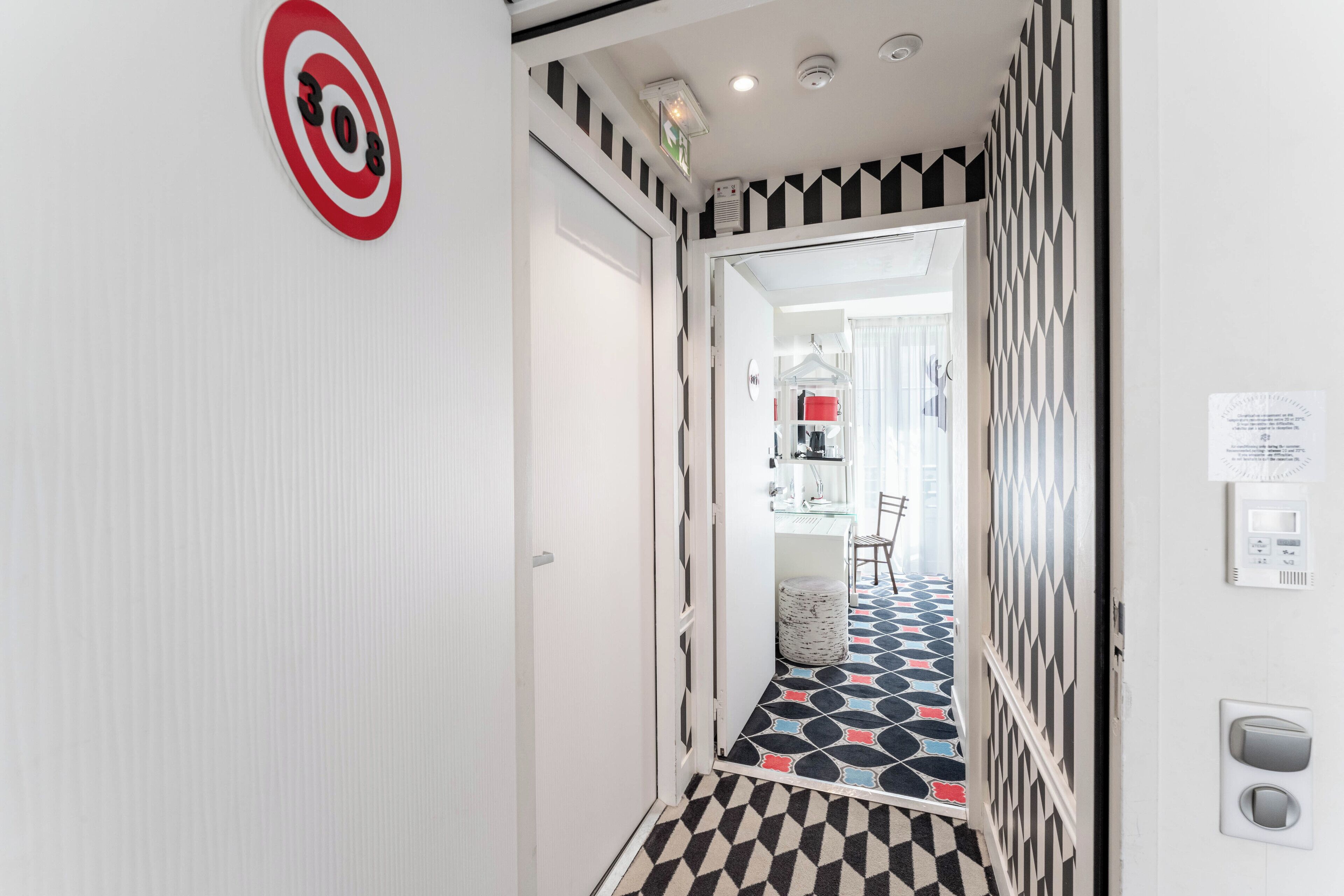 Minibar, coffres-forts dans les chambres, bureau, chambres insonorisées