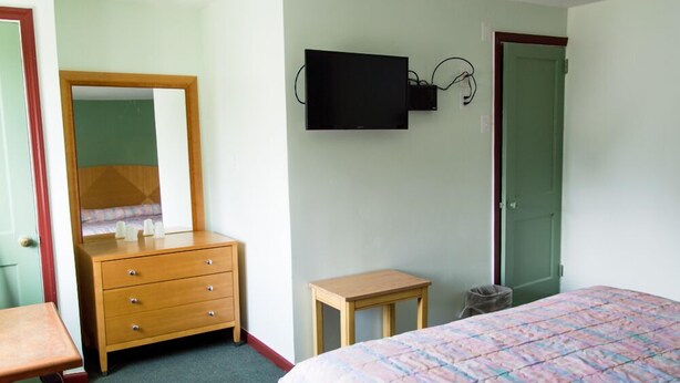 Room - Bay Drive Motel (Pleasantville)