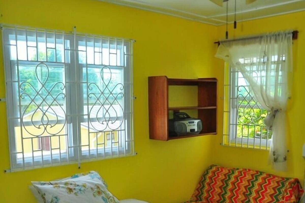 Standardzimmer, 1 Doppelbett, Balkon, Poolblick | Zustellbetten, kostenloses WLAN