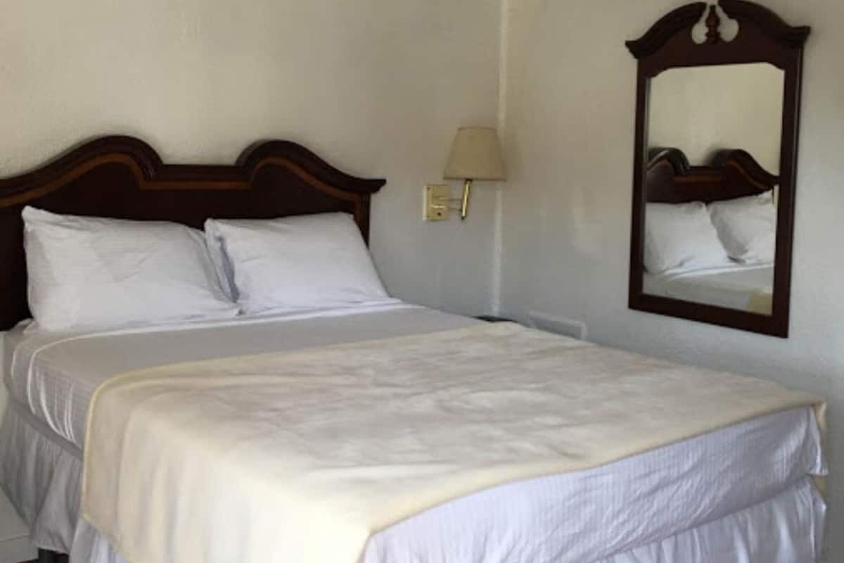 Desk, bed sheets