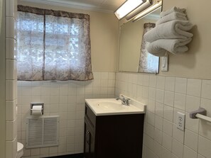 Standard Double Room with Two Double Beds | Bathroom | Shower, hair dryer, towels - Budget Inn (Belle Vernon)