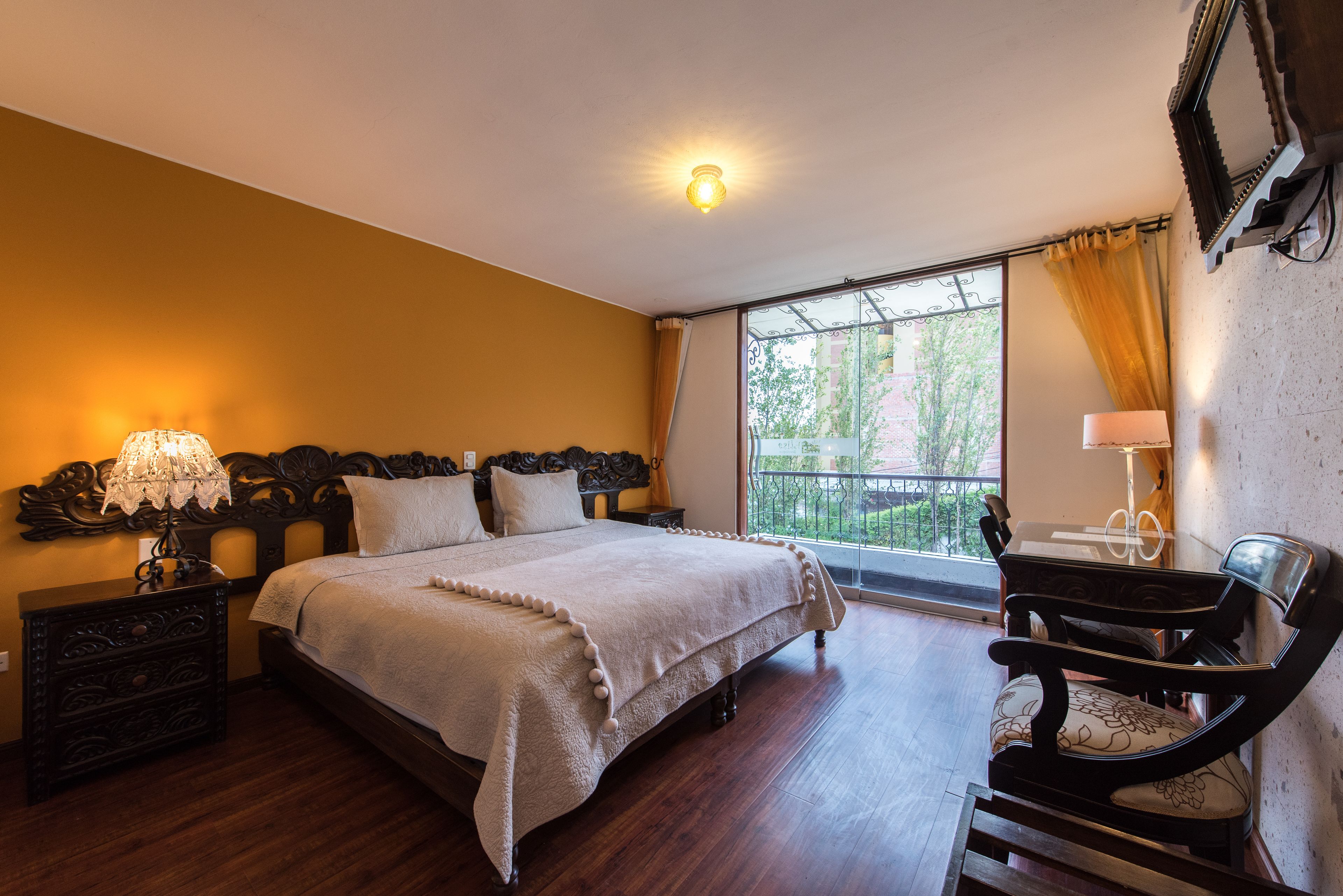 double room | minibar, in-room safe, desk, iron/ironing board