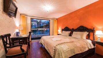 Minibar, in-room safe, desk, iron/ironing board