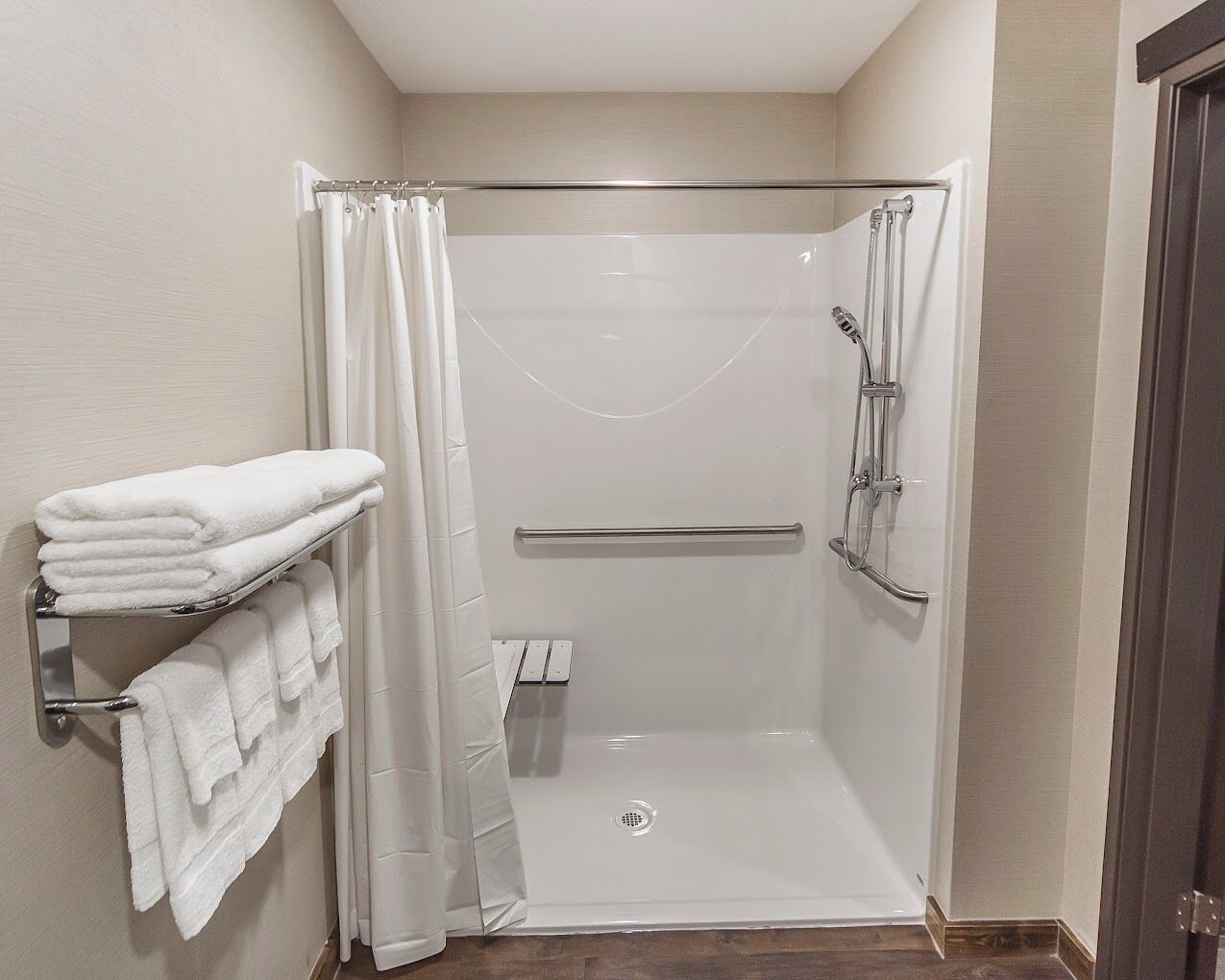 standard single room | bathroom | free toiletries, hair dryer, towels, soap