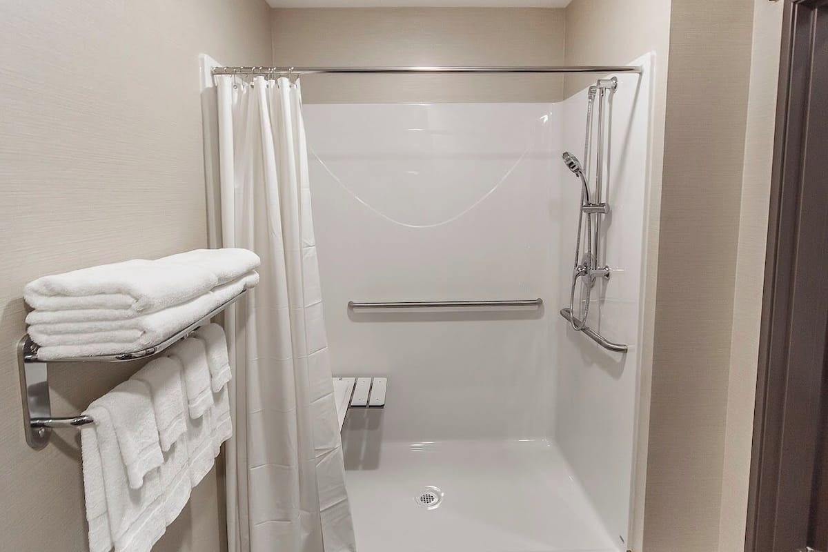 standard single room | bathroom | free toiletries, hair dryer, towels, soap