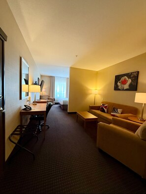 Family Studio Suite | Desk, laptop workspace, iron/ironing board, bed sheets