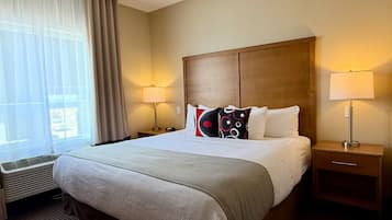 Suite estudio Deluxe | Escritorio y espacio para trabajar con laptop