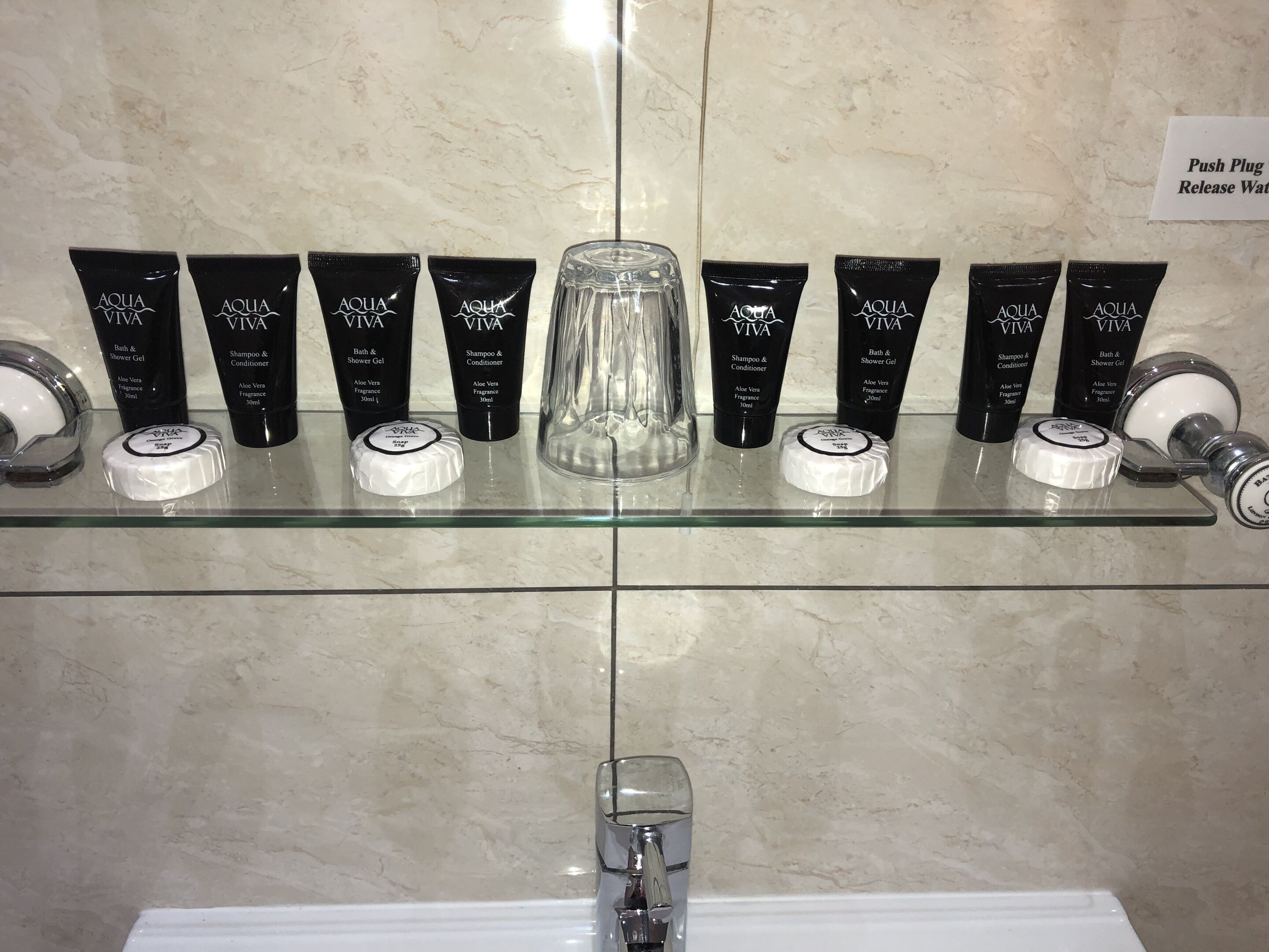 Family Quadruple Room, Ensuite | Bathroom | Shower, free toiletries, hair dryer, towels