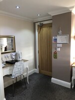 Deluxe Single Room, Ensuite | Room amenity