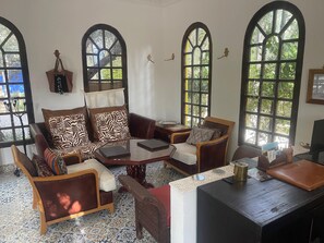 Quầy tiếp tân