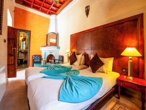 In-room safe, individually furnished, blackout drapes, soundproofing - Riad Clé De Sol (Ghmate)