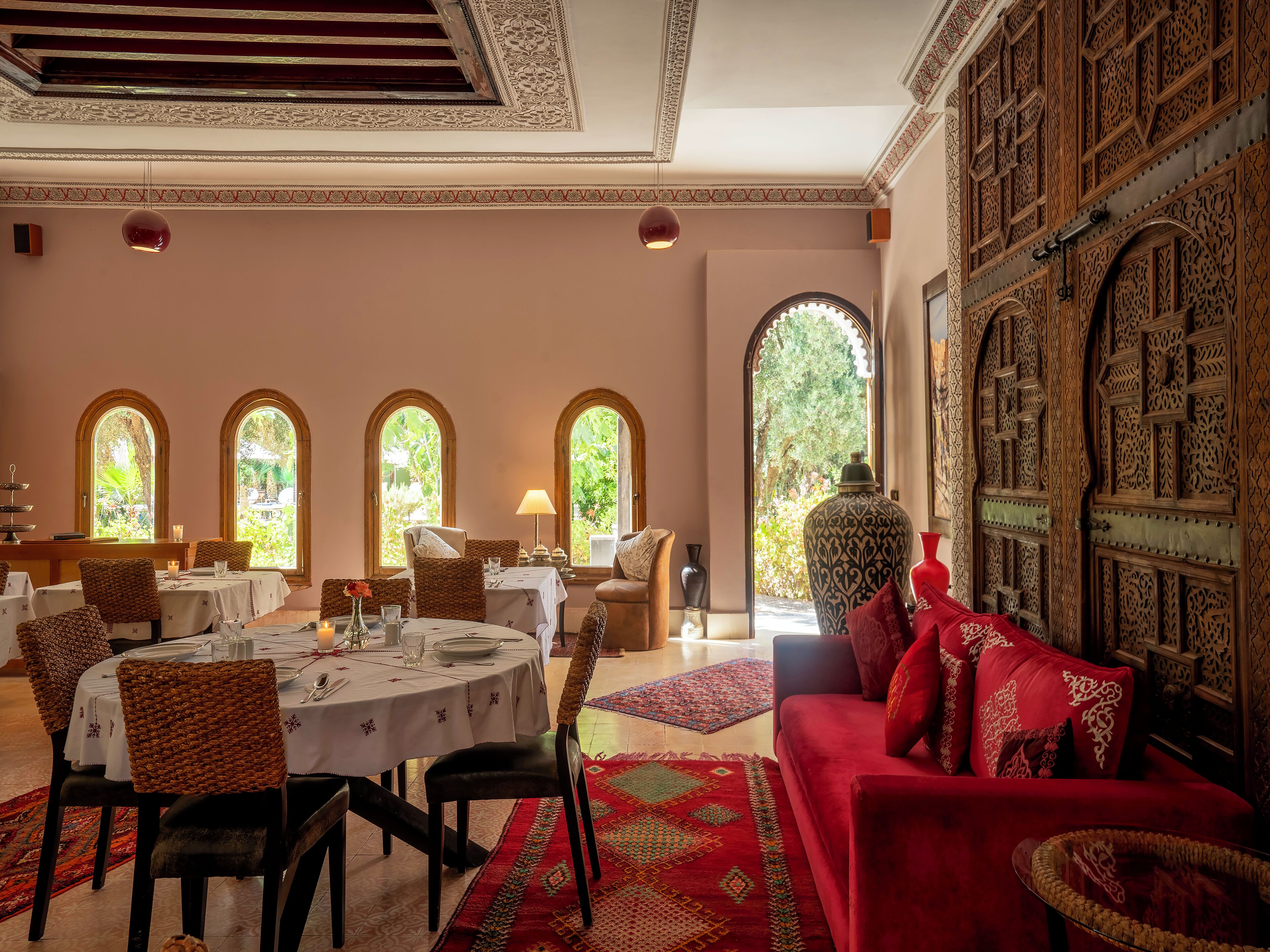 Serveert ontbijt, lunch, Marokkaanse gerechten, uitzicht op het zwembad 