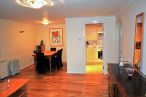 Dining - Zen Apartments - Docklands (London)