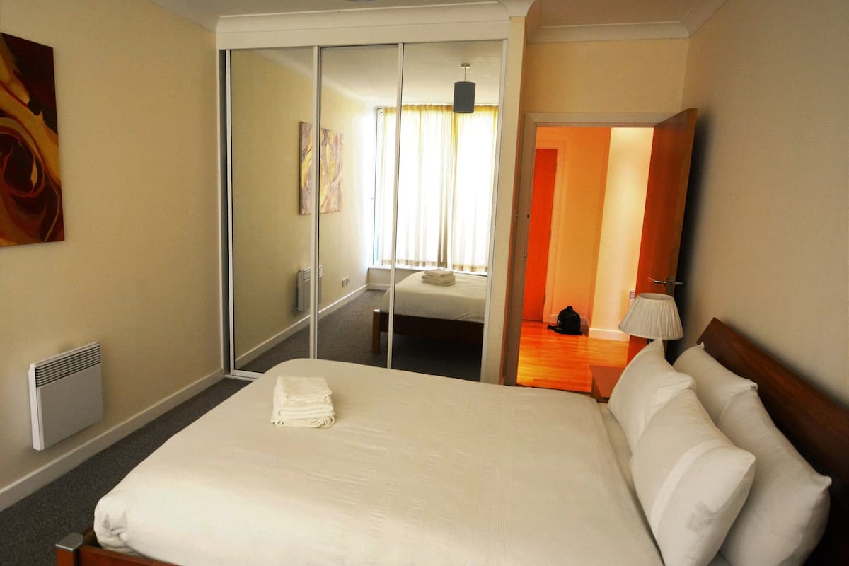 Departamento, 2 habitaciones (Penthouse) | Insonorización, tabla de planchar con plancha y camas extra