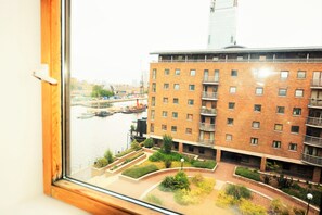 Departamento Deluxe, 2 habitaciones (Meridian Place ) | Insonorización, tabla de planchar con plancha y camas extra 