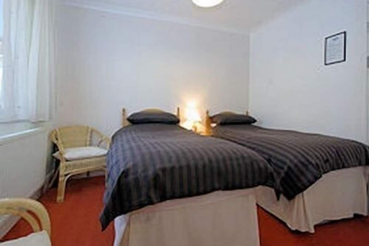 Standard-Zweibettzimmer, mit Bad, Gartenblick