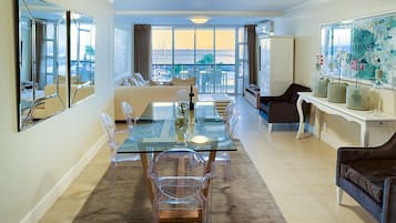 Apartment, 2 Bedrooms | In-room dining