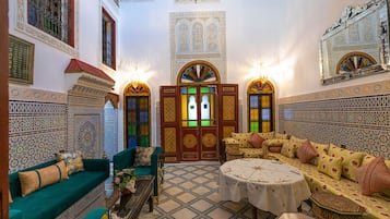 供應早餐、午餐和晚餐,摩洛哥料理