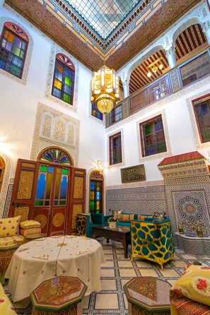 Breakfast, lunch, dinner served; Moroccan cuisine - Dar El Ouedghiri (Fes)