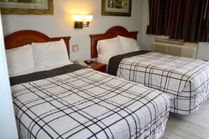 Blackout curtains, soundproofing, iron/ironing board, free WiFi - Budget Inn Jonesboro (Jonesboro)