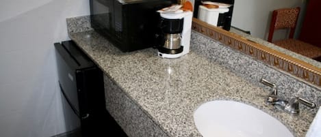 Blendingsgardiner, lydisolert, strykejern/-brett og wi-fi (inkludert)