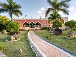 Fachada de la propiedad