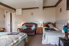 Triple Room, Ensuite (Rose room)
