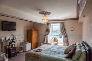 Triple Room, Ensuite (Rose room)