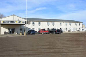 Exterior - Yellowstone River Inn (Glendive)