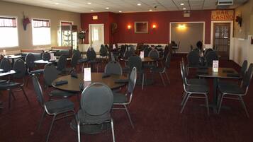 Breakfast, lunch, dinner served; American cuisine