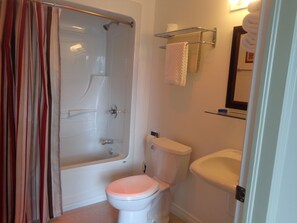 Standardzimmer, 1 Queen-Bett | Dusche im Bad