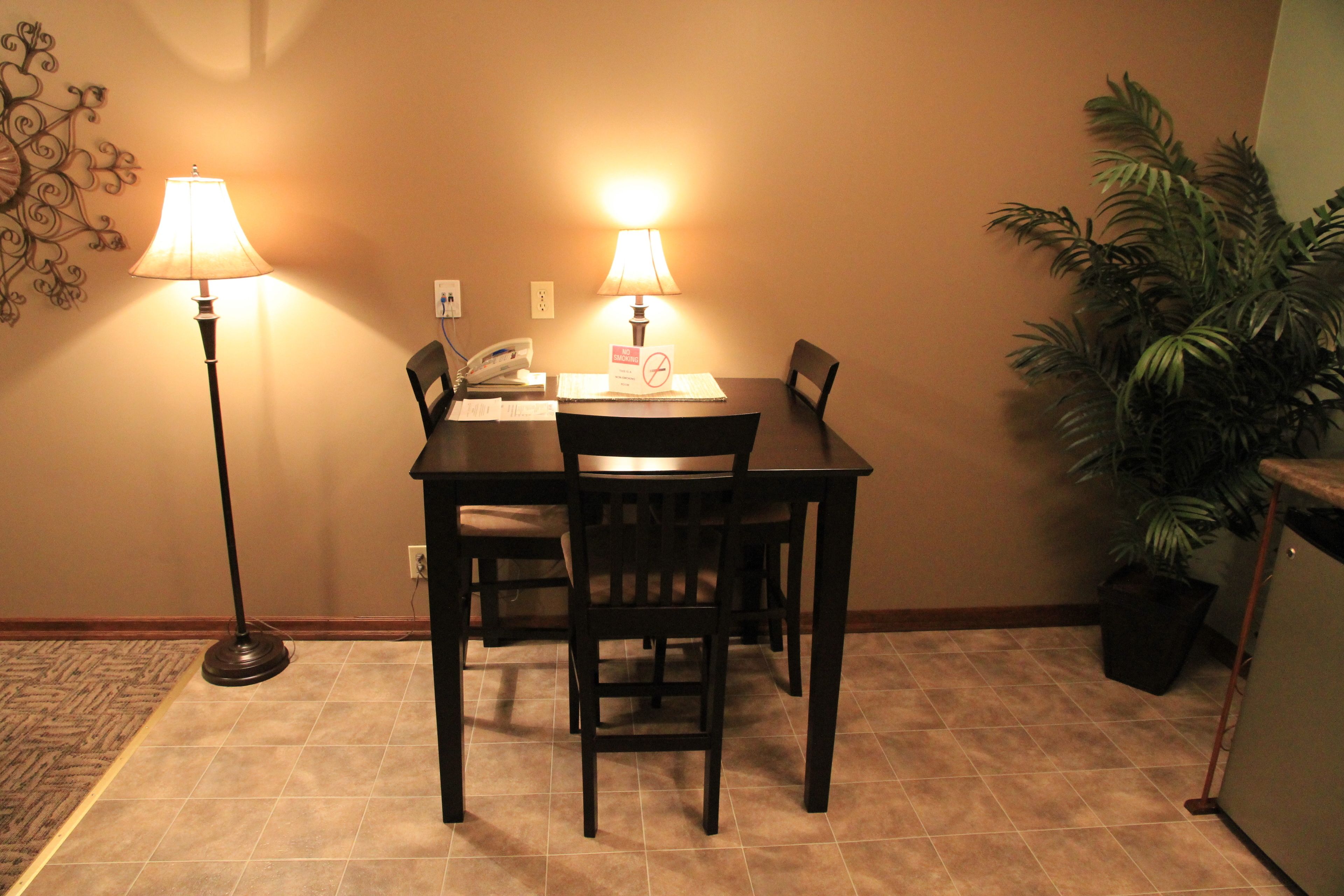 executive suite, 1 king bed (contemporary) | in-room dining