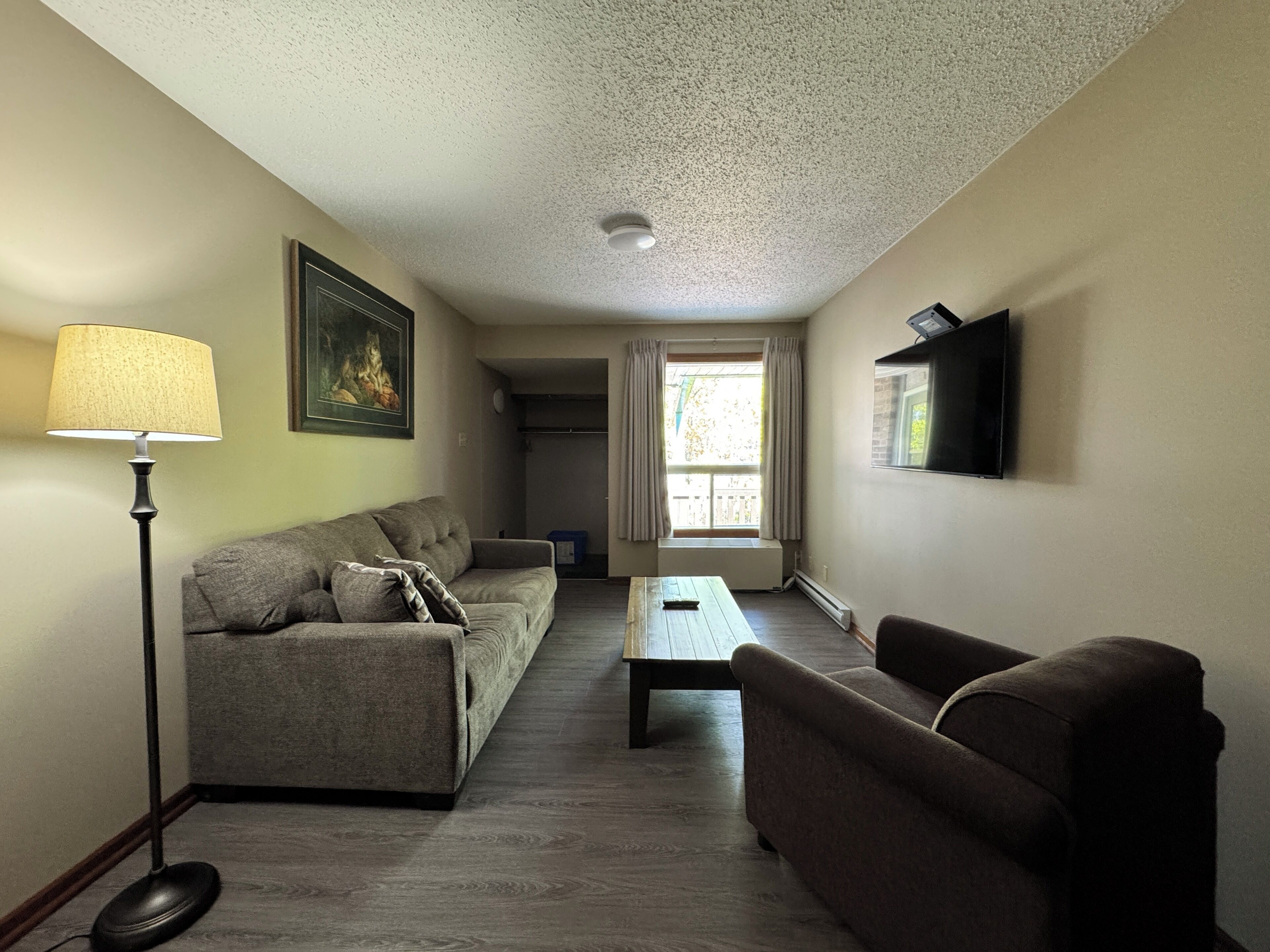 Suite Deluxe, 2 lits doubles, cuisine | Aire de séjour | Téléviseur au plasma de 51 po avec télévision par câble, téléviseur