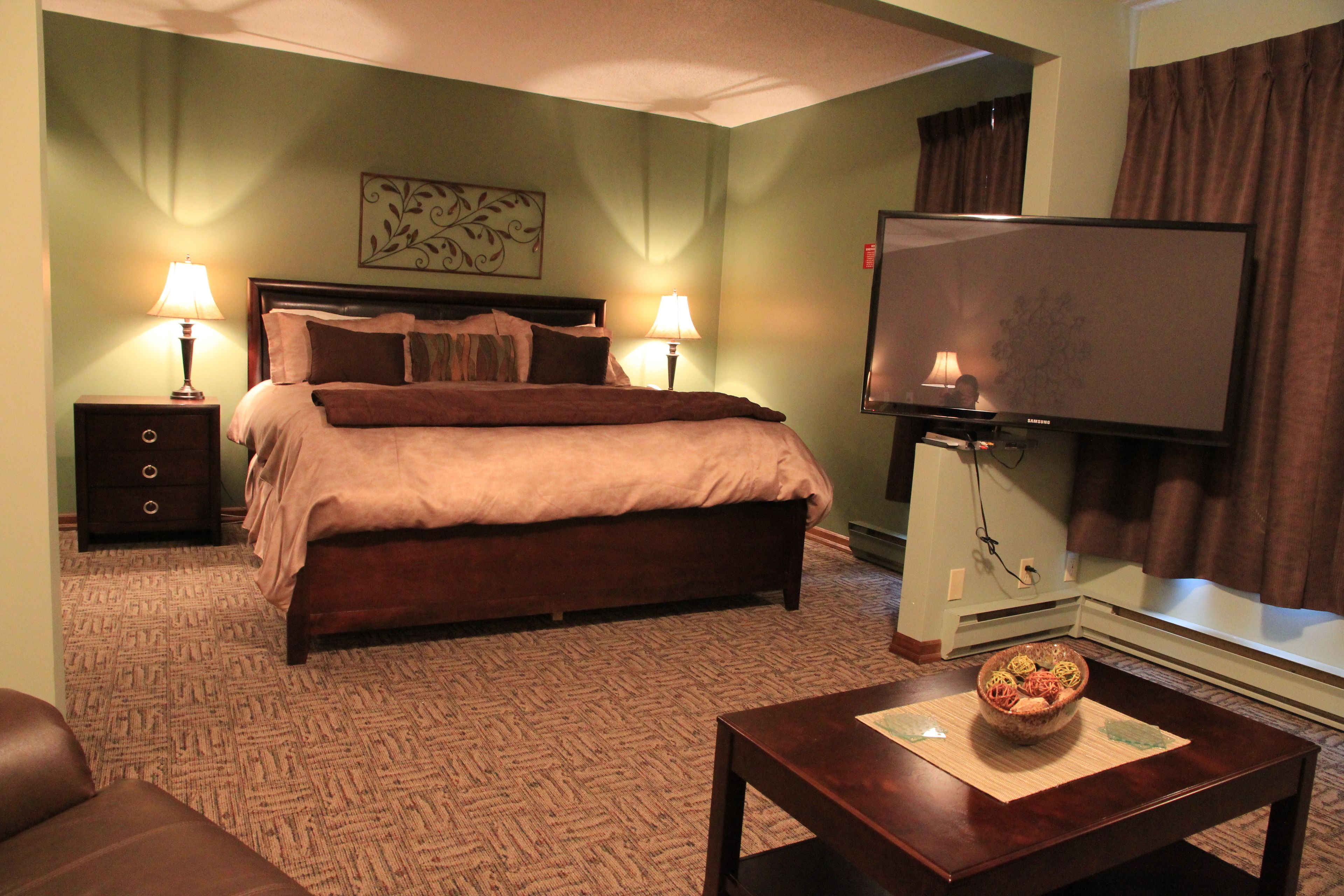 Phòng Suite Executive, 1 giường cỡ king (Contemporary) | 1 phòng ngủ, bàn, khu vực làm việc phù hợp cho laptop, màn/rèm cản sáng 