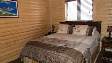 Vacation Home, 3 Bedrooms | Pillowtop-Betten, Bügeleisen/Bügelbrett, kostenloses WLAN, Bettwäsche