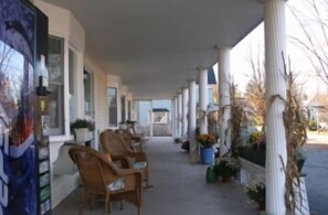 Porch - Scenic Inn of Conway (Conway)