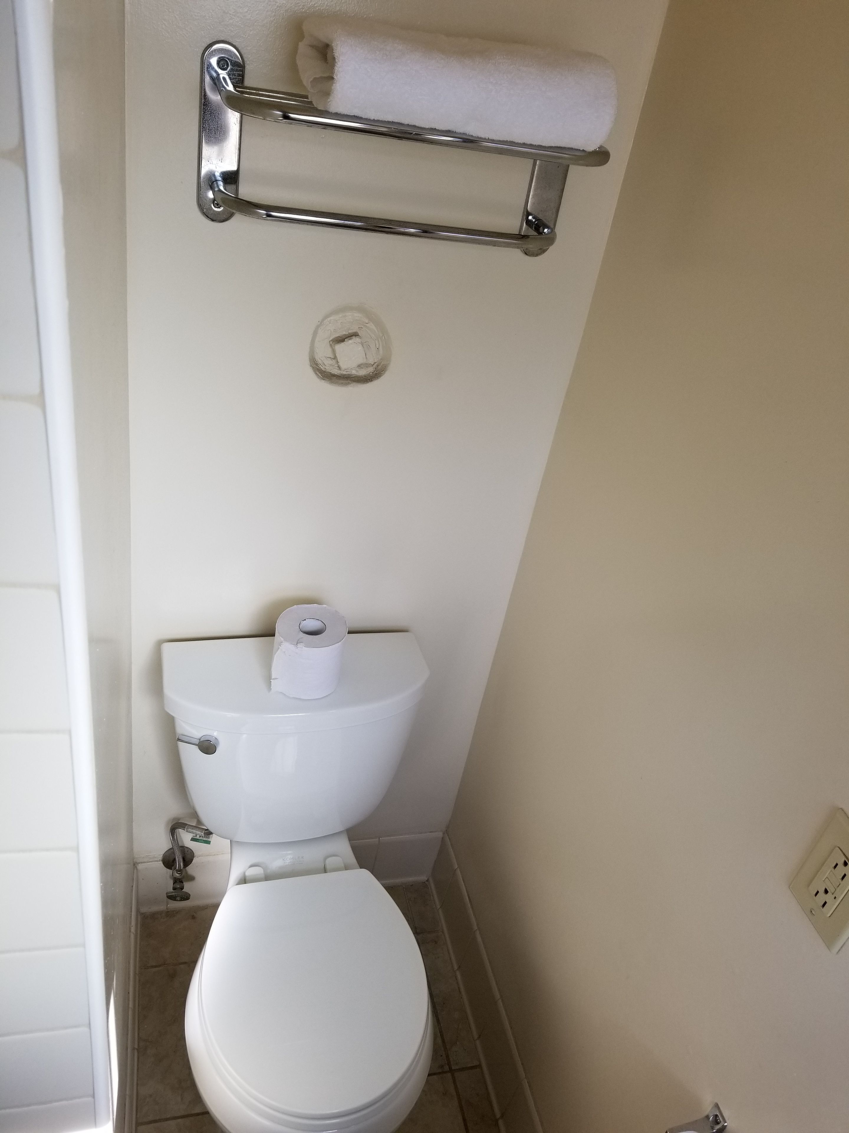 Kamar Double Standar, 2 Tempat Tidur Double | Kamar mandi | Shower, perlengkapan mandi gratis, pengering rambut, dan handuk