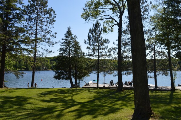 A lakeside park with a dock, picnic tables, and a grassy area. - Heather Lodge (Minden Hills)