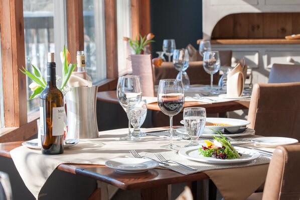 Breakfast and dinner served, local cuisine - Heather Lodge (Minden Hills)