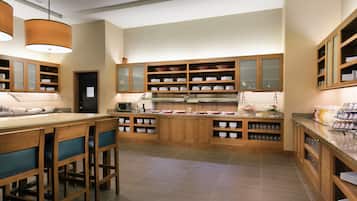 Sudah termasuk sarapan prasmanan setiap hari