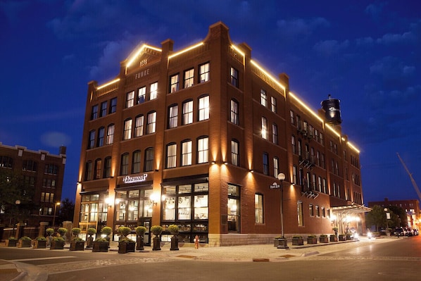 Exterior - The Charmant Hotel (La Crosse)