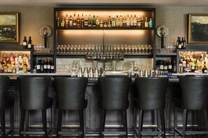 2 bares/lounges